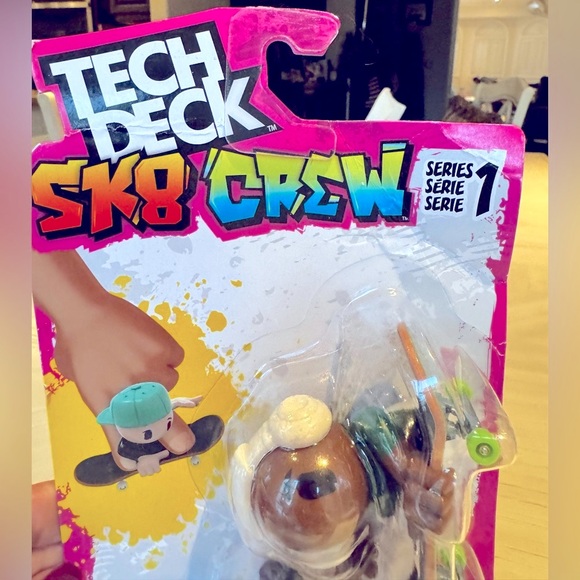 NWT Tech Deck Sk8 Crew, 2-Pack Fingerboards w/ Figures, and Mini Skateboards - Picture 4 of 10